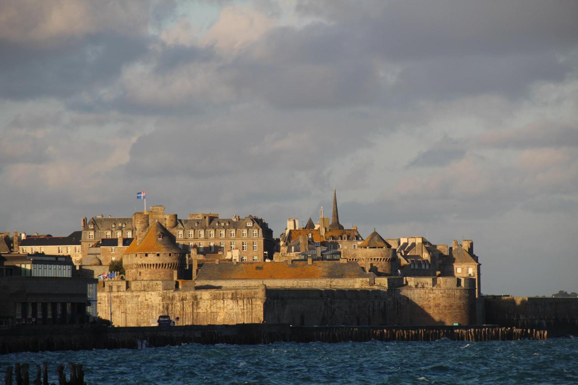 Les Trauchandieres De Saint Malo Bagian luar foto